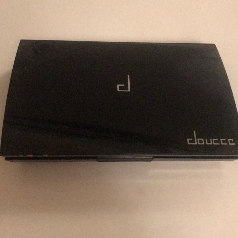Doucce Freematic Eyeshadow Pro Palette